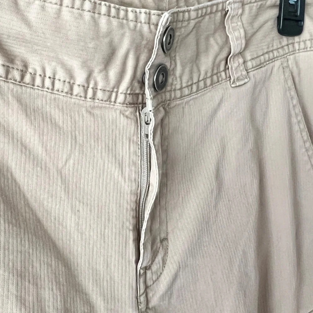 The North Face Beige Convertible Outdoor Hiking Straight Cargo Pants Size 10 EUC - Picture 3 of 12